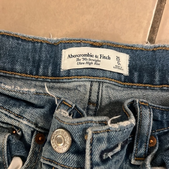 Abercrombie & Fitch The 90s Straight Ultra High Rise Jean - Picture 5 of 7